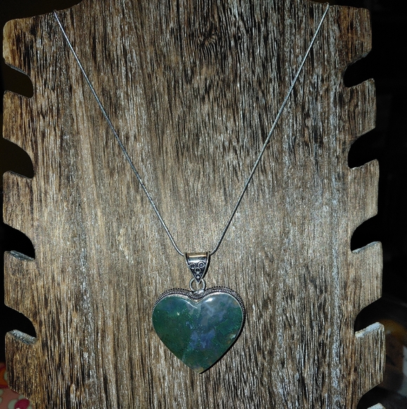 Heart-Shaped Moss Agate Pendant Necklace - Picture 3 of 9